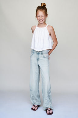 JEANS WIDE LEG FLORES BORDADAS STRASS / Azul