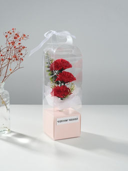 Букет из мыльных лепестков для ванны Три гвоздики на подиуме, подарочный, красный, 8?8?25 см