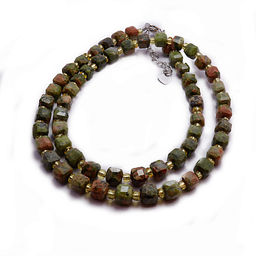 Бусы из граненного камня Унакит яшма 4мм 45см