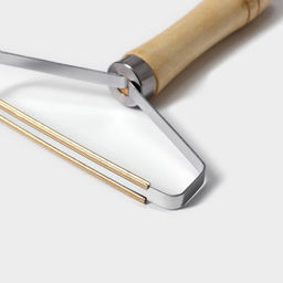 Цена за 3 шт. Скребок для чистки одежды, ковров, мебели Доляна, 16.5×12.5 см, ручка сосна