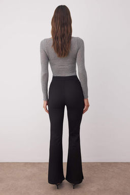 Siyah Bel Detayl? Yuksek Bel Ispanyol Paca Flare Jeans TWOAW26JE00103