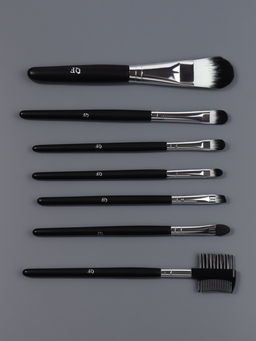 Набор кистей для макияжа SMOKY, 7 шт., футляр с кнопкой, чёрный