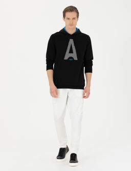 Черный свитшот с капюшоном