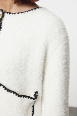 Ekru Tuylu Yumusak Dokulu Ceket Gorunumlu Triko H?rka TWOAW25HI00009