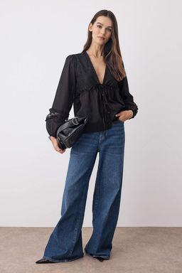 Ekru Dantelli Baglamal? V Yaka Dokuma Bluz TWOAW26BZ00053 - Trendyolmilla фото 2