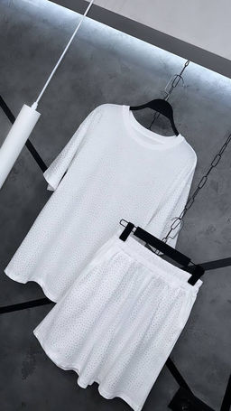 Классные костюмы: футболка в стиле Оверсайз+шорты