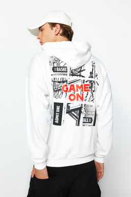 TRENDYOL MAN Ekru Oversize/Genis Kesim Kapusonlu Uzun Kol Basketbol Bask?l? Sweatshirt TMNAW24SW00005