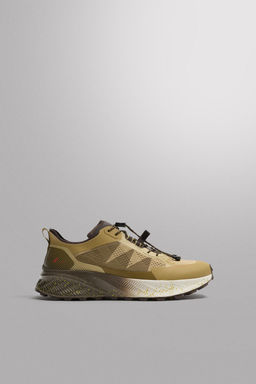ZAPATILLA DE CORRER TRAIL / Marr?n