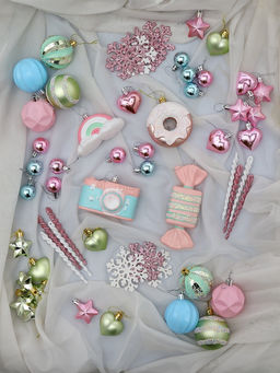 Ёлочные игрушки 58 шт. В гостях у Деда Мороза