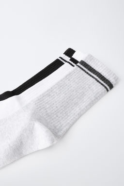 PACK TRES CALCETINES ALTOS RAYA DEPORTIVA / Negro / Blanco - Zara фото 2