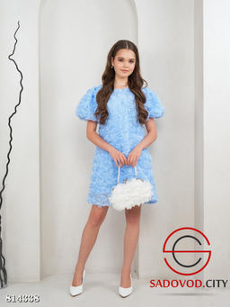 Платье с объёмными розами