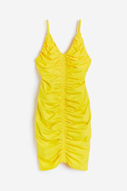 Vestido ajustado con efecto fruncido