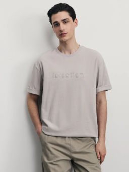 Футболка с вышивкой на груди / Zarina