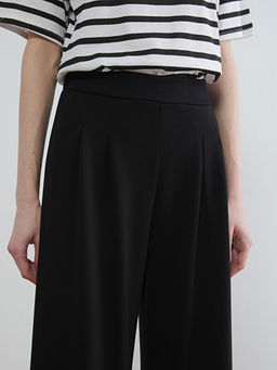 Standart Fit Kad?n Pileli Kuma? Pantolon