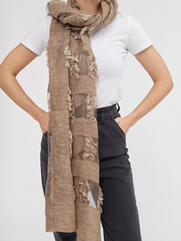 в составе шерсть Большой, красивый палантин из ткани, окрашенной ручным способом.