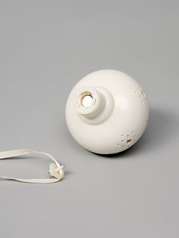 Ёлочный шар с подсветкой Снежный, 10.78.58.5 см, 1 LED, от батареек LR443, керамика, свечение тёплое белое - Luazon lighting фото 4