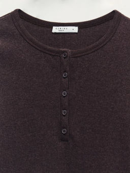 Лонгслив с застежкой на груди / Zarina  фото 9