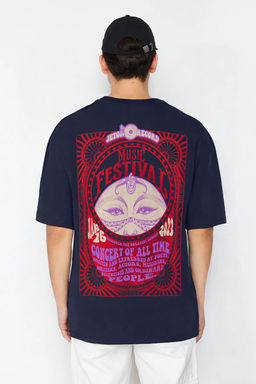 TRENDYOL MAN Ekru Unisex Oversize/Genis Kesim Etnik S?rt Bask?l? %100 Pamuklu T-shirt TMNSS23TS00212