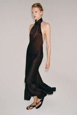 VESTIDO LARGO CUELLO HALTER ZW COLLECTION / Marr?n