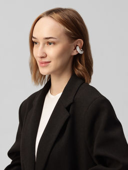 Цена за 2 шт. Серьги каффы Бублик, малые стразы, белые в серебре