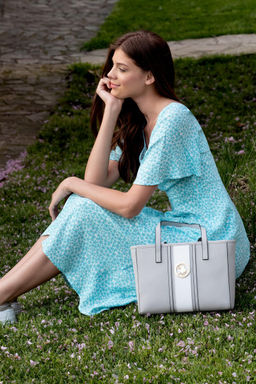 Женская светло-серая сумка