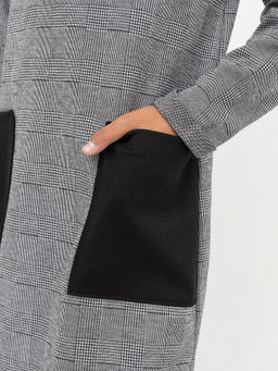 Прямое платье в клетку с накладными черными карманами для девочек - Mark formelle фото 4