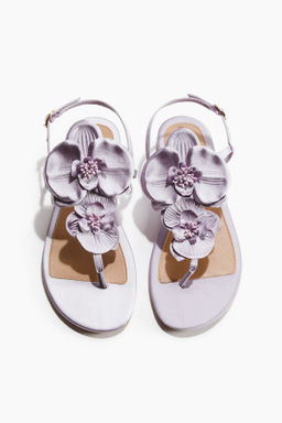 Sandalias de tiras con aplicaciones