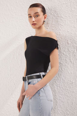 Trendyolmilla Ekru Kay?k Yaka Fitted Viskoz/Yumusak Kumasl? Esnek Orme Bluz TWOSS24BZ00090 фото 2