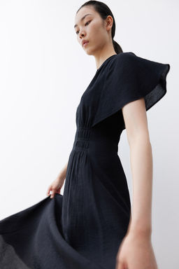 Vestido largo con cintura fruncida
