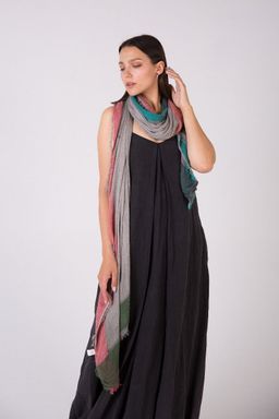 Палантин с бахромой серого цвета из модала