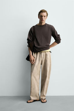 PANTAL?N CHINO RELAXED FIT JACQUARD / Tostado