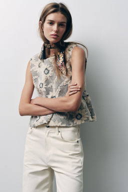 FLORAL TEXTURED PEPLUM TOP