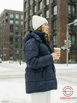 Демисезонная куртка с капюшоном