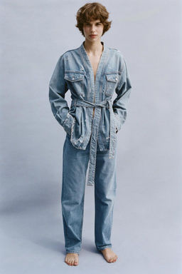 HIGH-RISE RIPPED MOM FIT JEANS