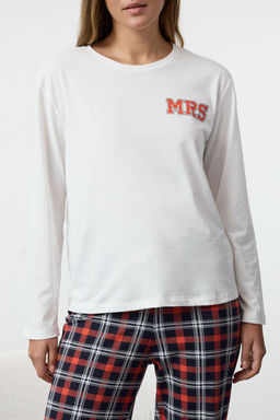 Trendyolmilla Kad?n Couple/Cift Beyaz %100 Pamuklu Ekoseli Sloganl? Orme Pijama Tak?m? THMAW25PT00166