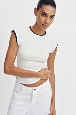 CAMISETA EFECTO DOBLE MANGA CORTA / Blanco roto