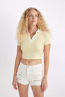 Приталенная футболка с короткими рукавами и воротником-поло в рубчик