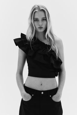 Top de un hombro con ribete de volante