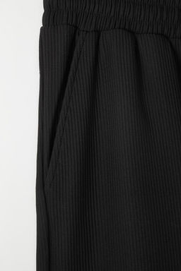 Siyah Oversize/Genis Kesim Dokulu K?r?smaz Ottoman Sort TMNSS24SR00037