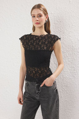 Trendyolmilla Siyah Kay?k Yaka Ay Kol Fitted/Vucuda Oturan Orme Bluz TWOSS25BZ00090