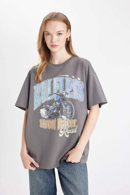 Широкая футболка Oversize с круглым вырезом и короткими рукавами с принтом