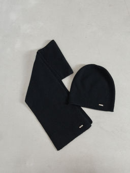 Шапка из кашемира 04254 черная