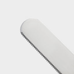 Нож для бисквита мелкие зубцы KONFINETTA, длина лезвия 25 см, деревянная ручка, толщина лезвия 0.8 мм