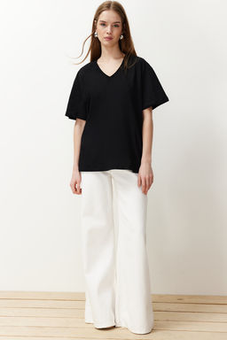 Siyah %100 Pamuk Boyfriend V Yaka Orme T-Shirt TWOSS23TS00003
