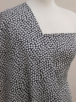 Штапель "Маленькие белые цветочки на черном", ш.1.44м, вискоза-100%, 90гр/м.кв