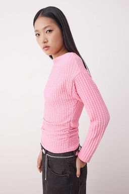 Pembe Dokulu Kay?k Yaka Buzgulu Esnek Orme Bluz TWOAW26BZ00192