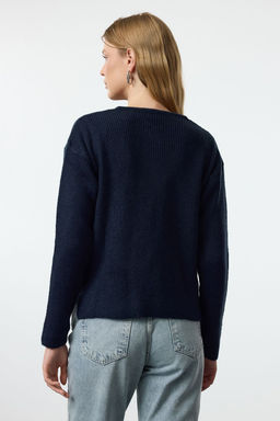 TRENDYOLMILLA Lacivert More Sustainable Yumusak Dokulu Genis Kal?p Basic Triko Kazak TWOAW25KZ00309