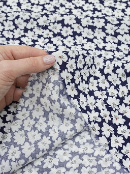 Штапель Цветочная кадриль (белые цветы на чернильном), СОРТ2, ш.1.43м, вискоза-100%, 90гр/м.кв - Купава фото 4