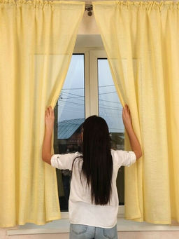 Штора гладкокраш. Желтый тесьма п/лен 145*180 см.