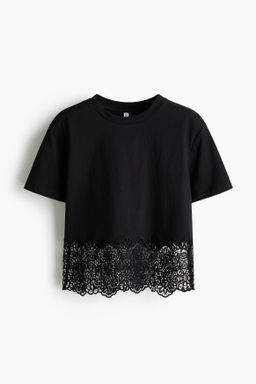 Camiseta con bajo de encaje